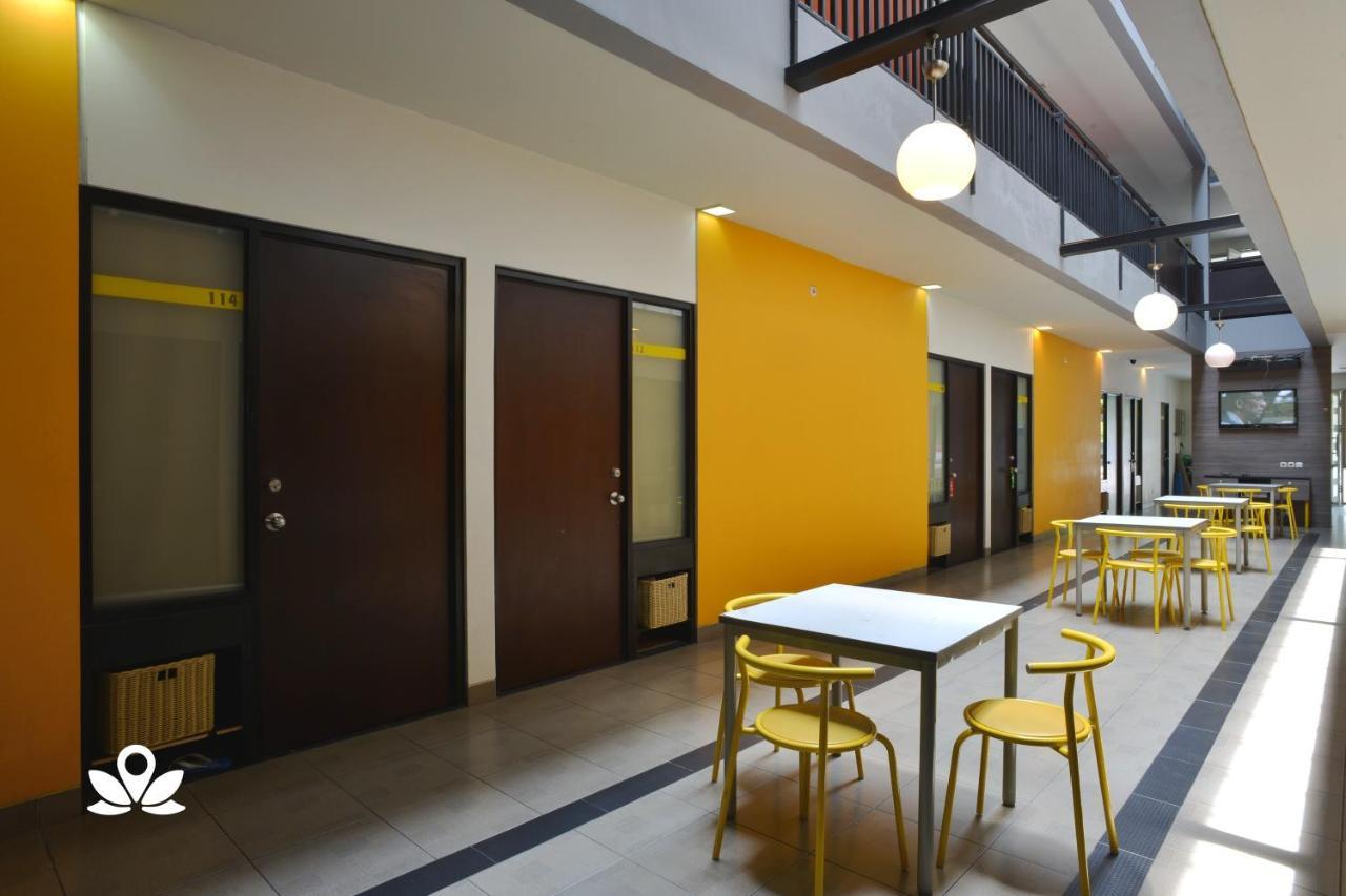 Zen Rooms Setiabudi Barat Jakarta Exterior photo